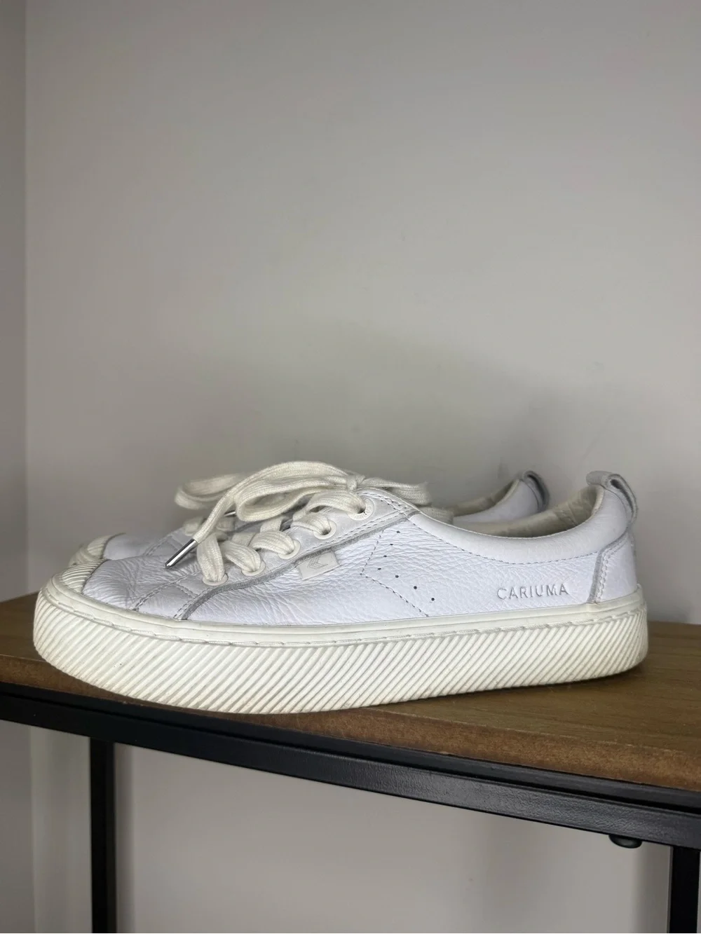 Cariuma OCA Low sneakers in white leather